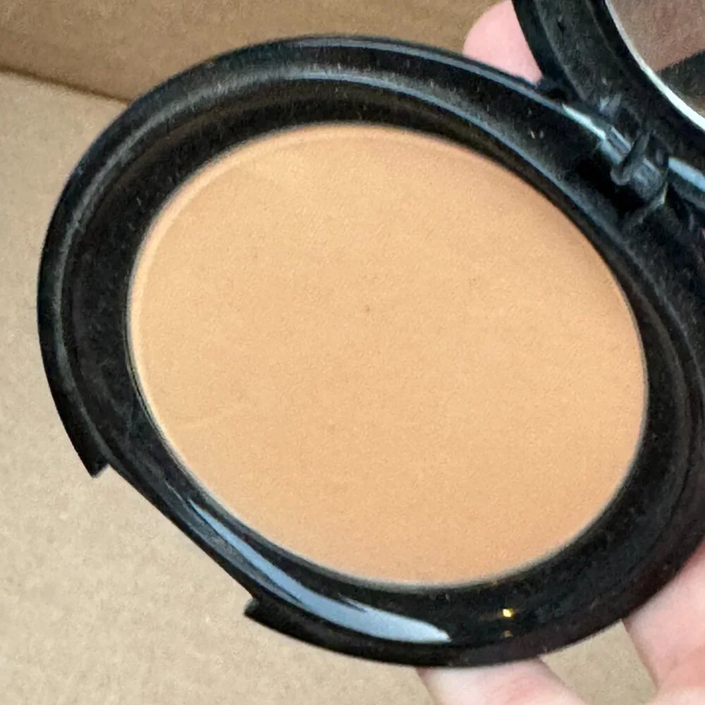 OSP Cosmetics Oil Free Pressed Powder in Matte Honey
